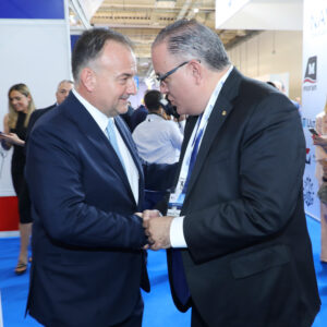 F44155C5-4AA5-4C6A-BEC5-0DFFA9411EB6